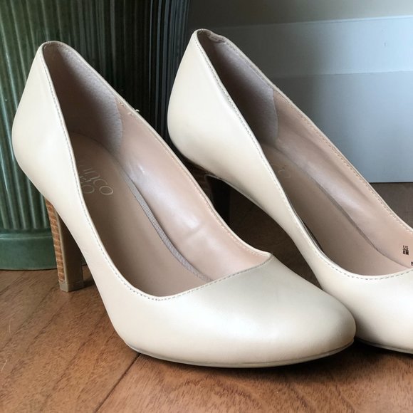 Franco Sarto cream leather stacked heel pumps - Picture 2 of 3